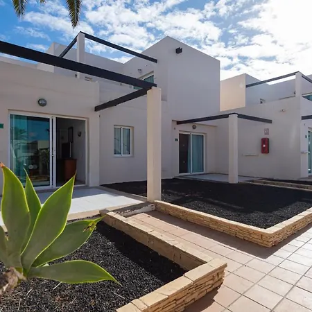 Homeforguest 13 Con Terraza Y Piscina En *