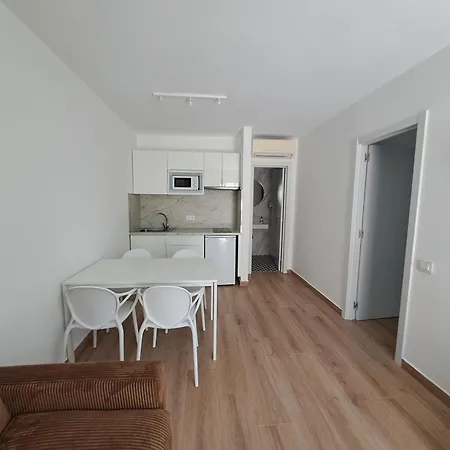 Homeforguest 13 Con Terraza Y Piscina En Aparthotel