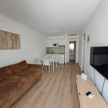 Homeforguest 13 Con Terraza Y Piscina En Lägenhetshotell