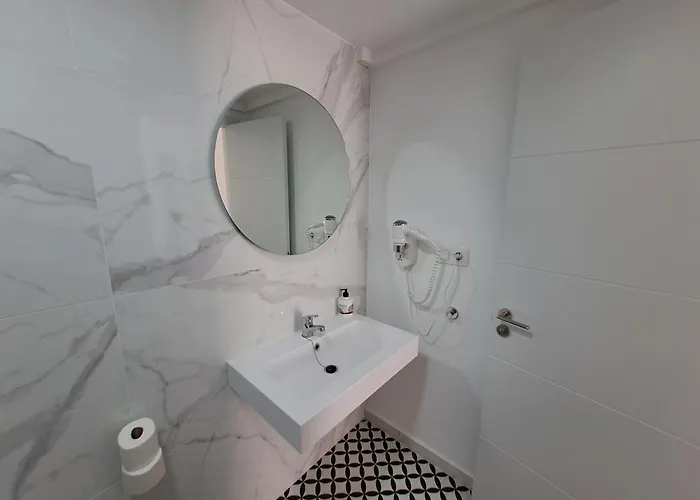 Homeforguest 13 Con Terraza Y Piscina En كوراليهو